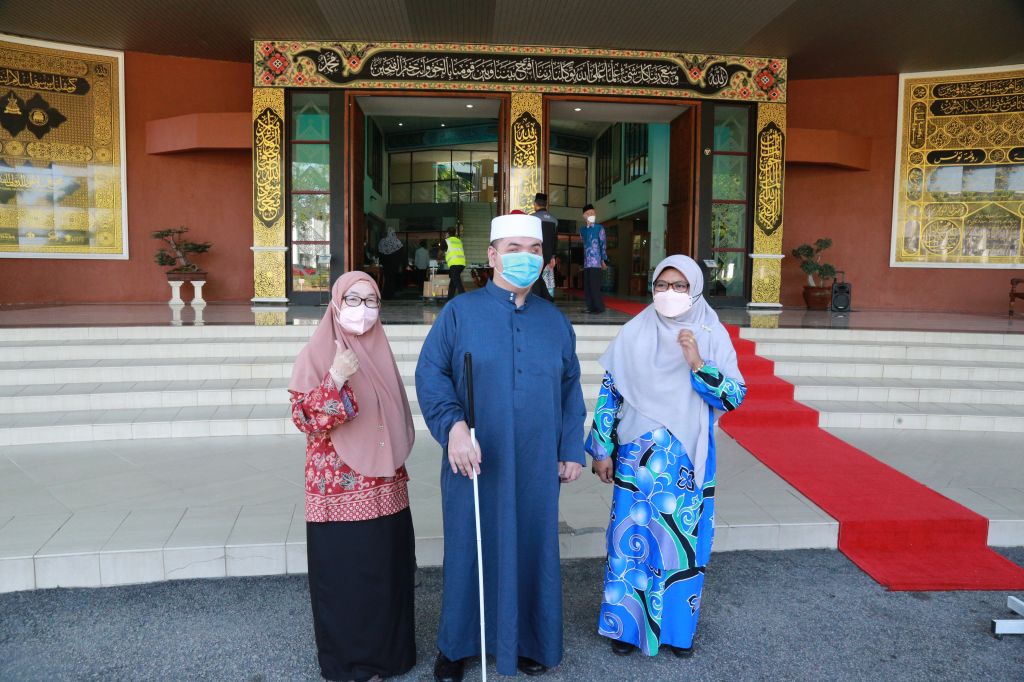 Mike Perdengar Bacaan Al Quran Di Hadapan Sultan Selangor