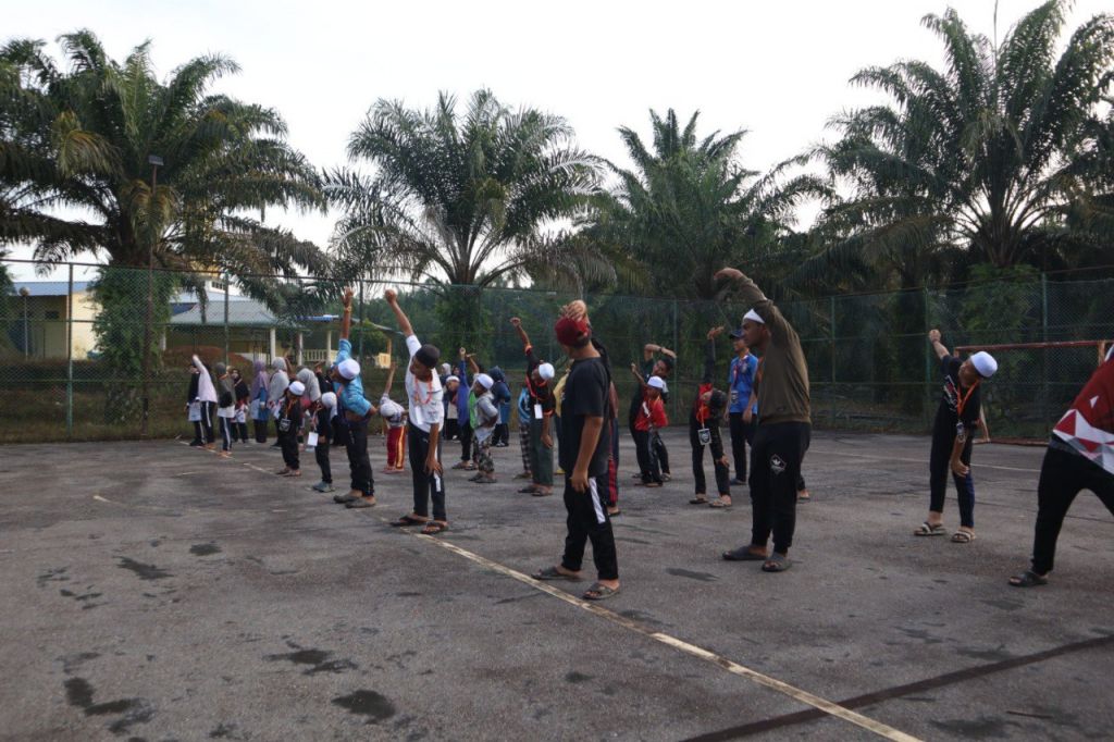 Pelajar DQ Menabur Bakti Di Kg Ulu Sepetang Taiping