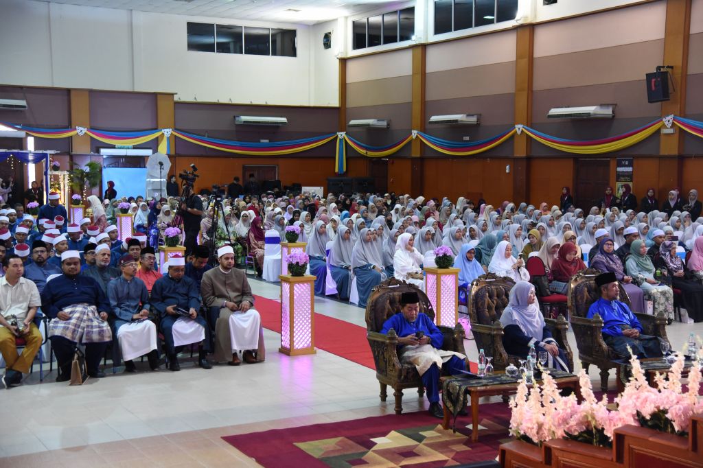205 Pelajar Dirai Dalam Majlis Khatam Hafazan Al Quran Program Diploma Darul Quran 09