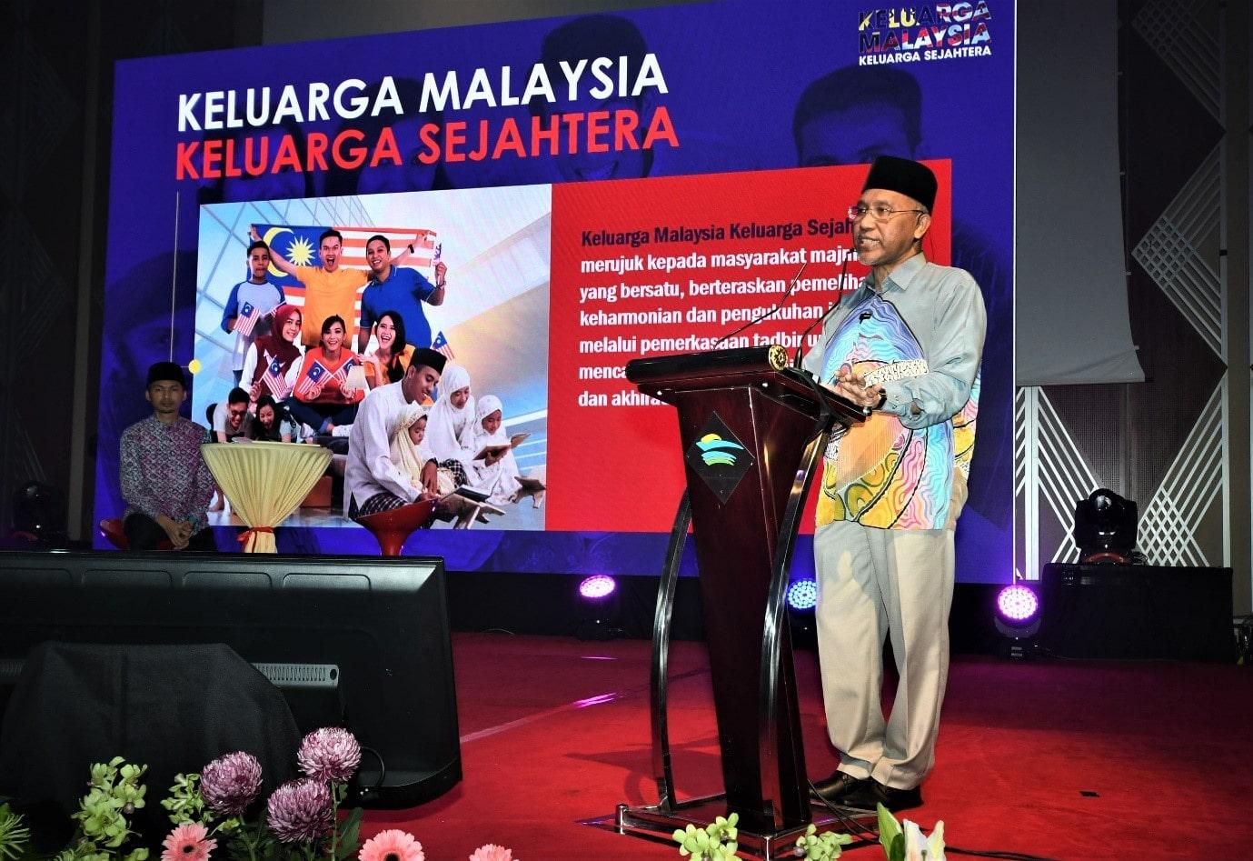 Town Hall dan Pelancaran Buku Keluarga Malaysia 1