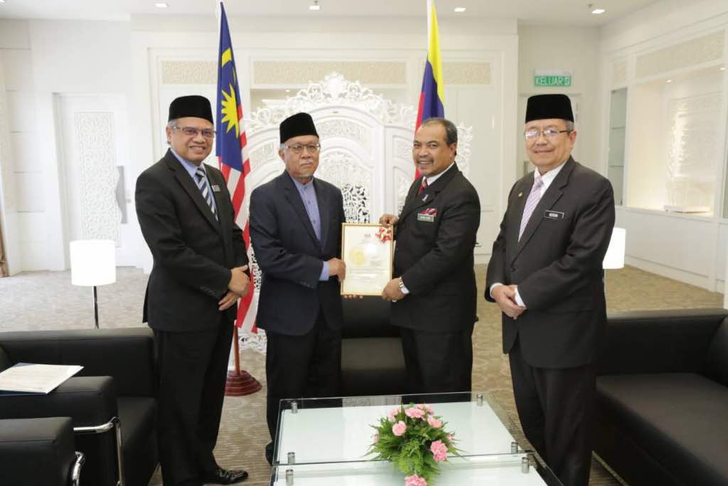 LAntikan Pengerusi FATWA 1