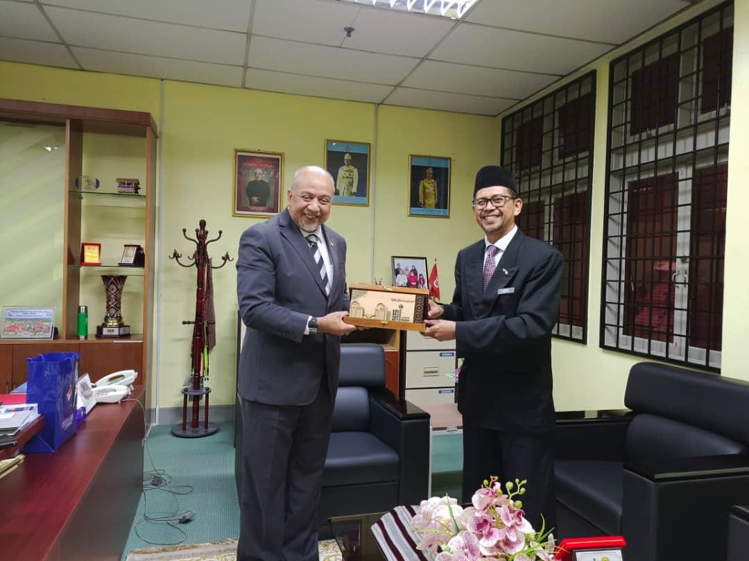 Kunjung Hormat Ke Pejabat Pengarah JHEAIK 1