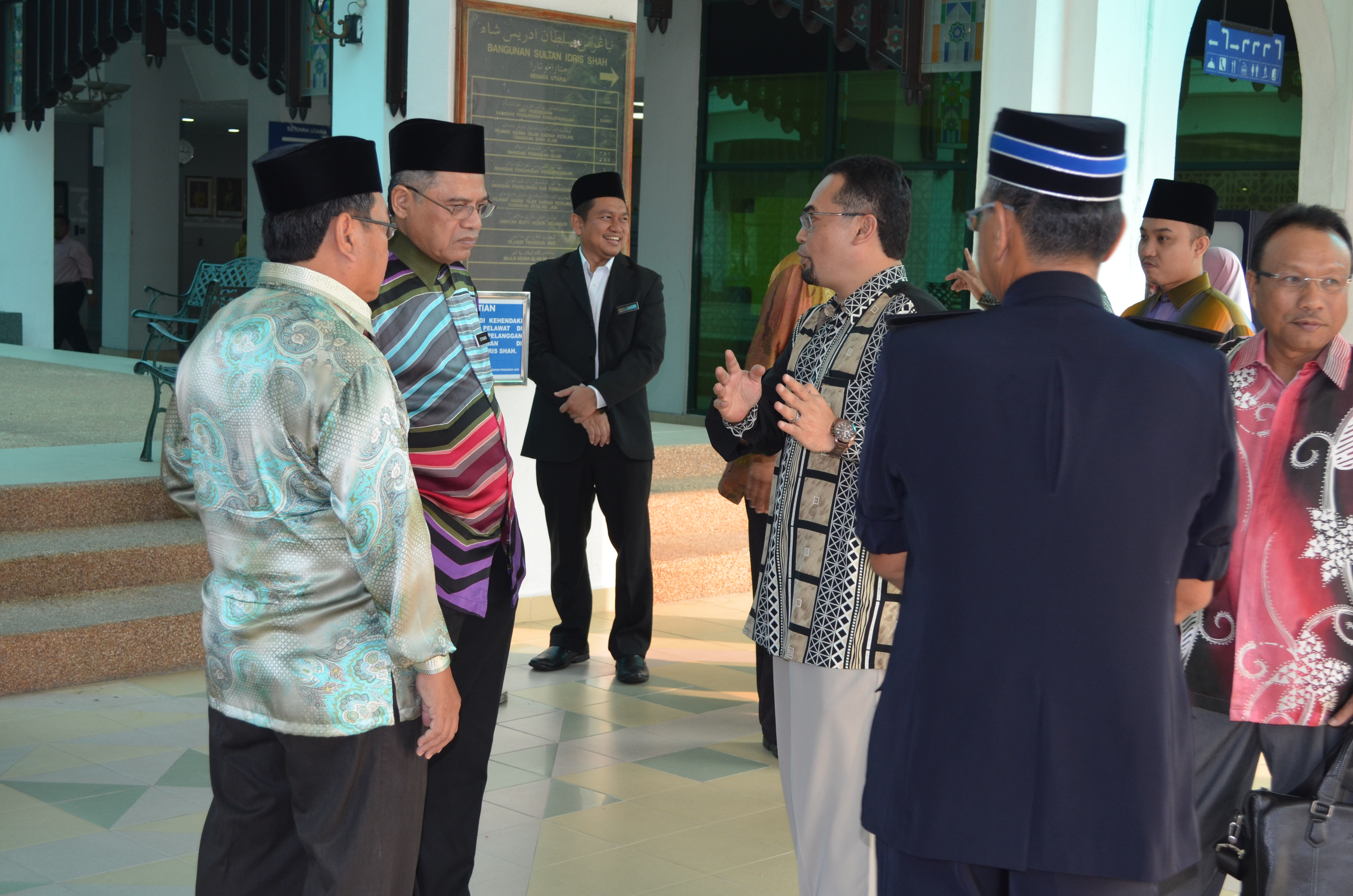 penyerahan polis jais 2016 1