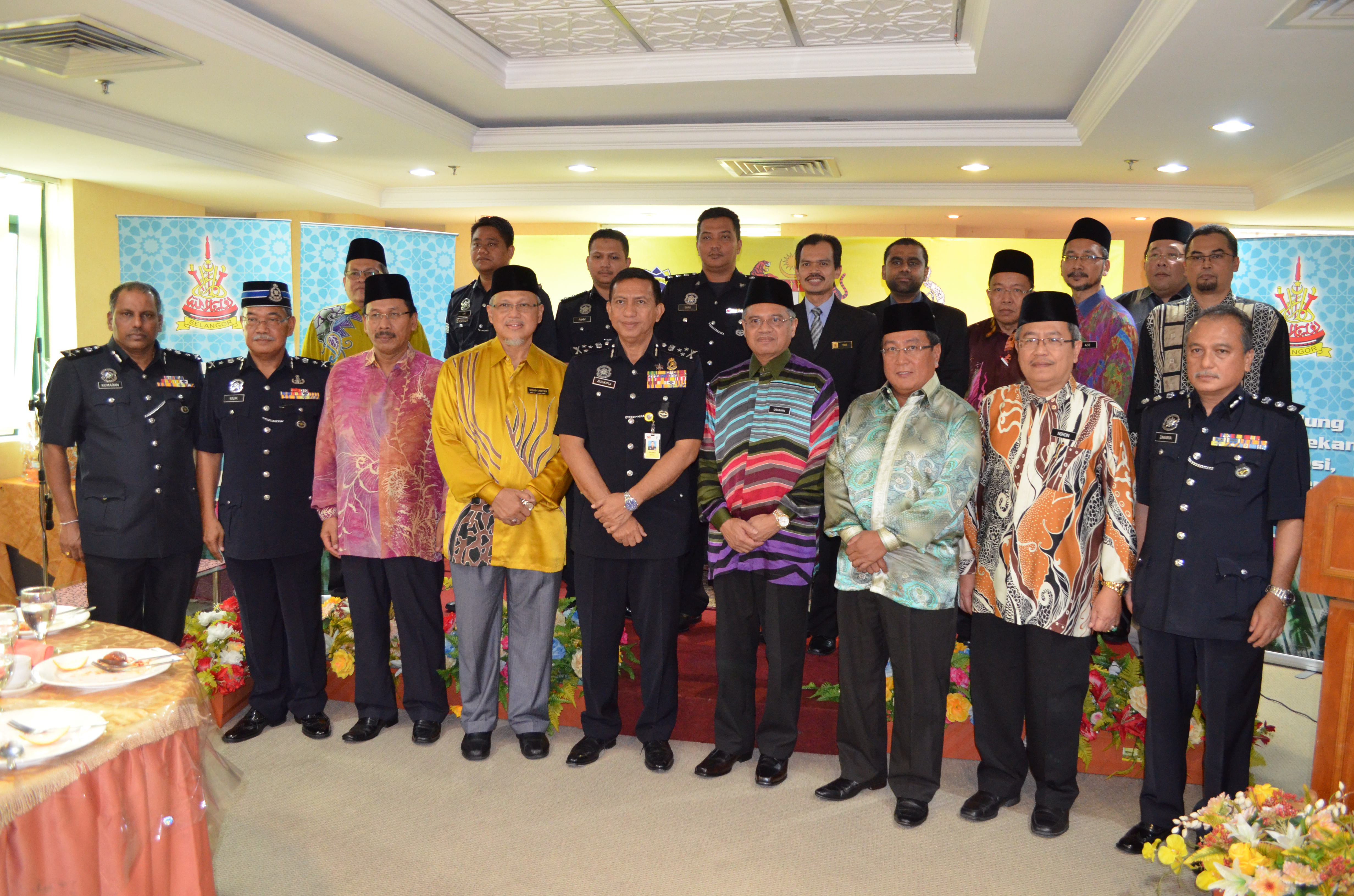 penyerahan polis jais 2016 9