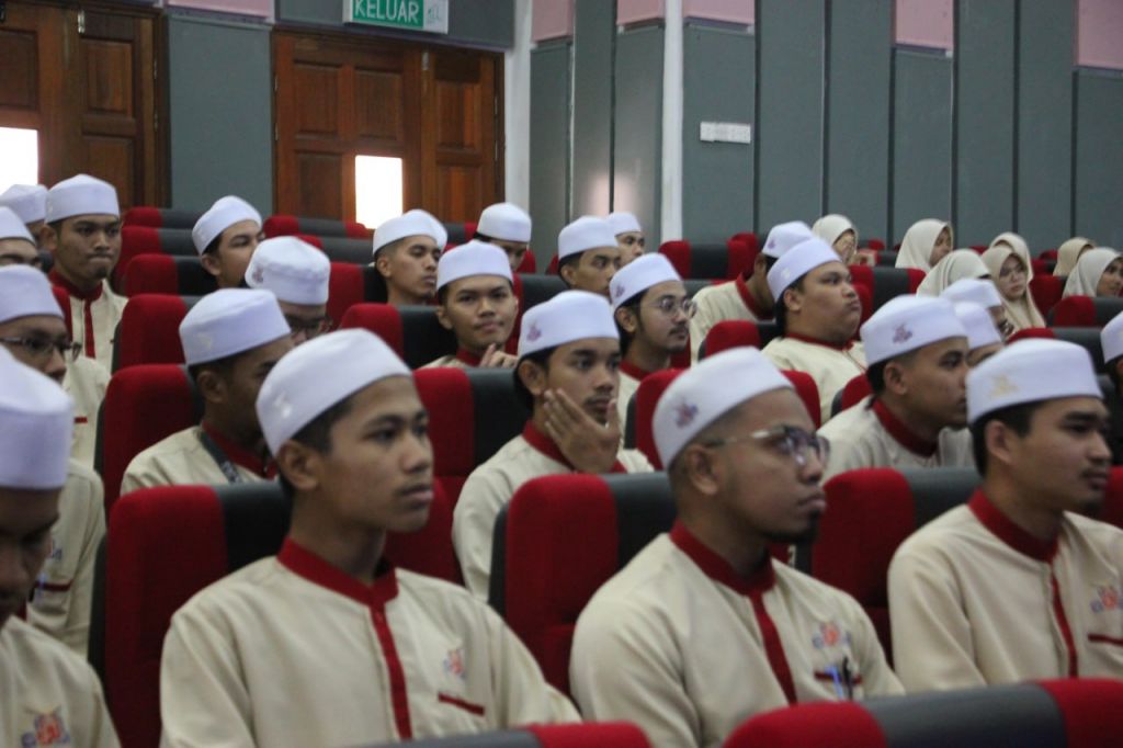 207 PELAJAR DIPLOMA DQ TURUN BERKHIDMAT DI LAPANGAN 6