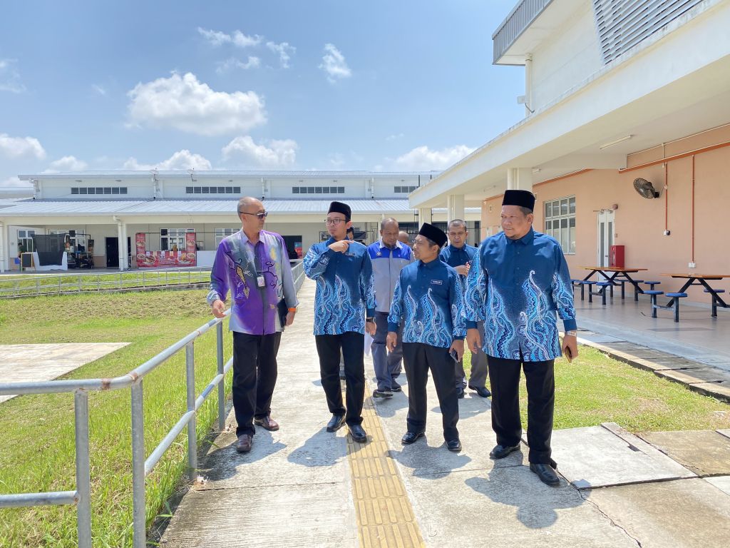 LAWATAN PENANDA ARAS KE UTHM KAMPUS PAGOH 5