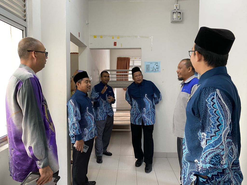 LAWATAN PENANDA ARAS KE UTHM KAMPUS PAGOH 8