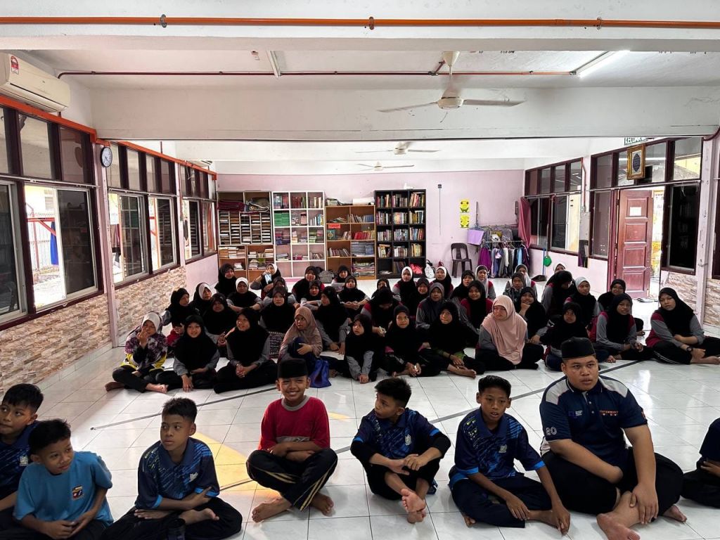 Pelajar Dq Santuni Anak Yatim Dan Asnaf Payasum 4