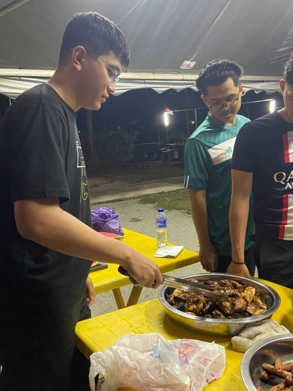 Pelajar DQ Santuni Warga Besut 1