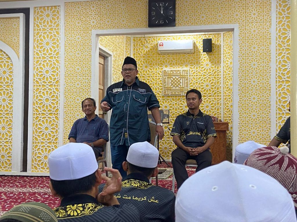 Pelajar DQ Santuni Warga Besut 4