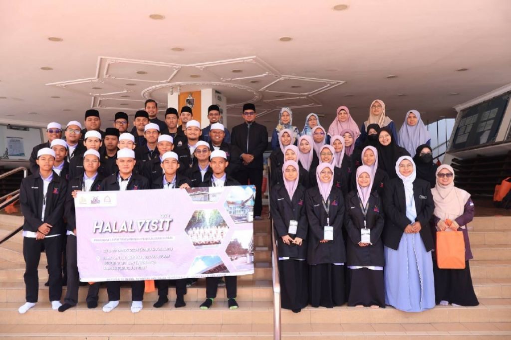 PELAJAR SYUKBAH HALAL SERTAI PROGRAM VISIT HALAL 2024 02