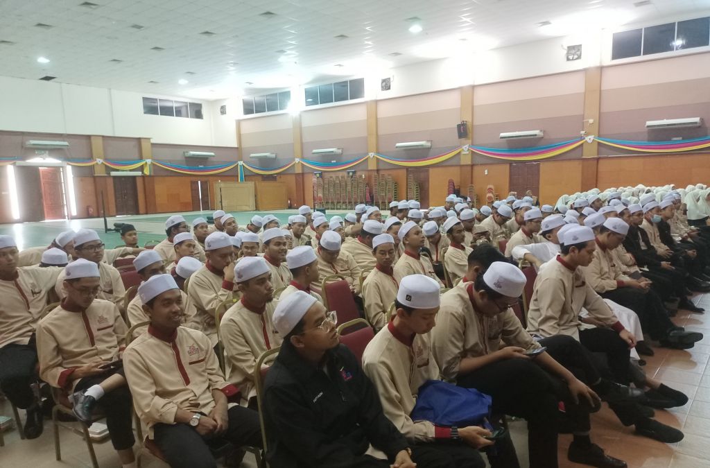 TAKLIMAT PEMILIHAN SYUKBAH KEPADA PELAJAR SEMESTER DUA 01