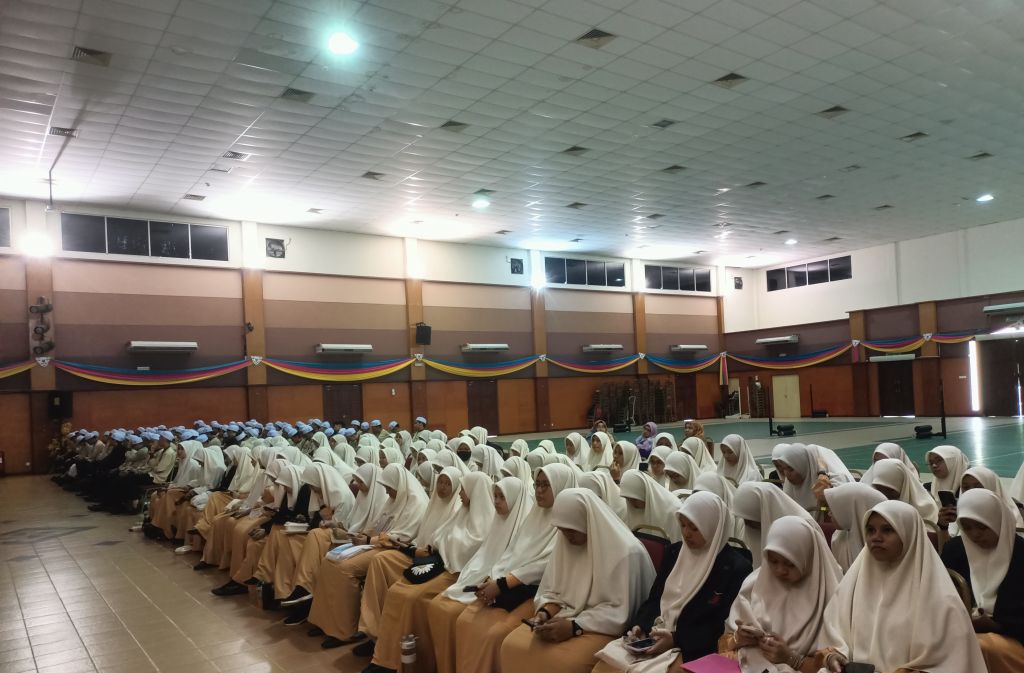 TAKLIMAT PEMILIHAN SYUKBAH KEPADA PELAJAR SEMESTER DUA 02