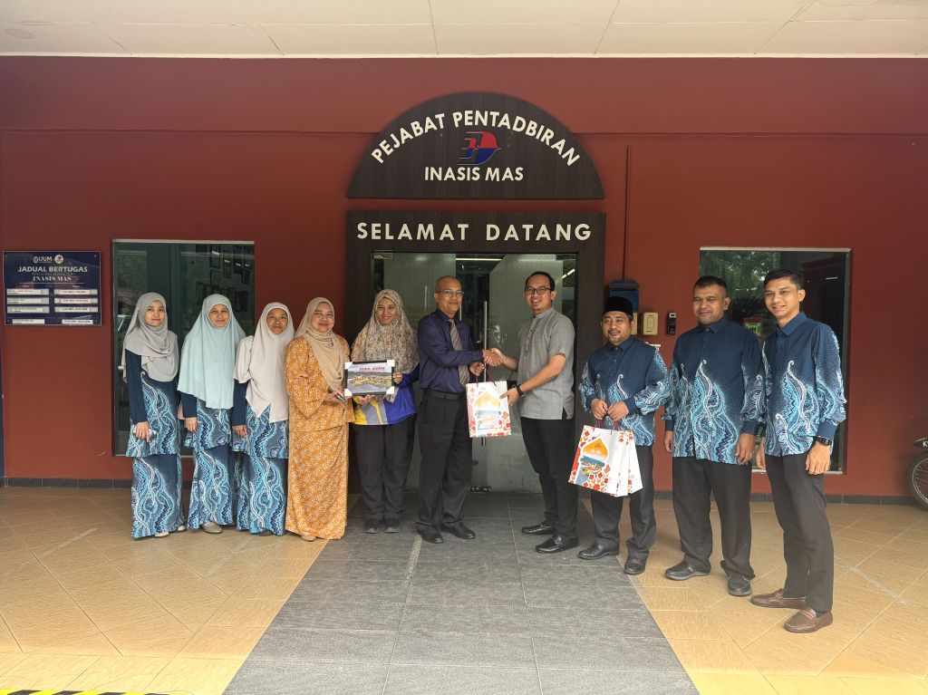 DQ ADAKAN LAWATAN PENANDARASAN KE UUM 06