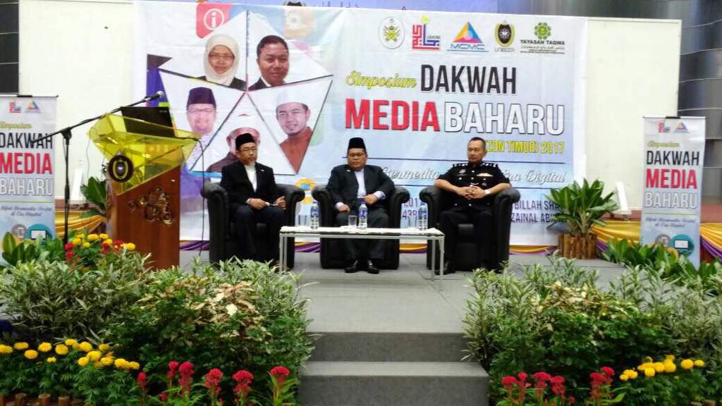 simposium media baru timur 9