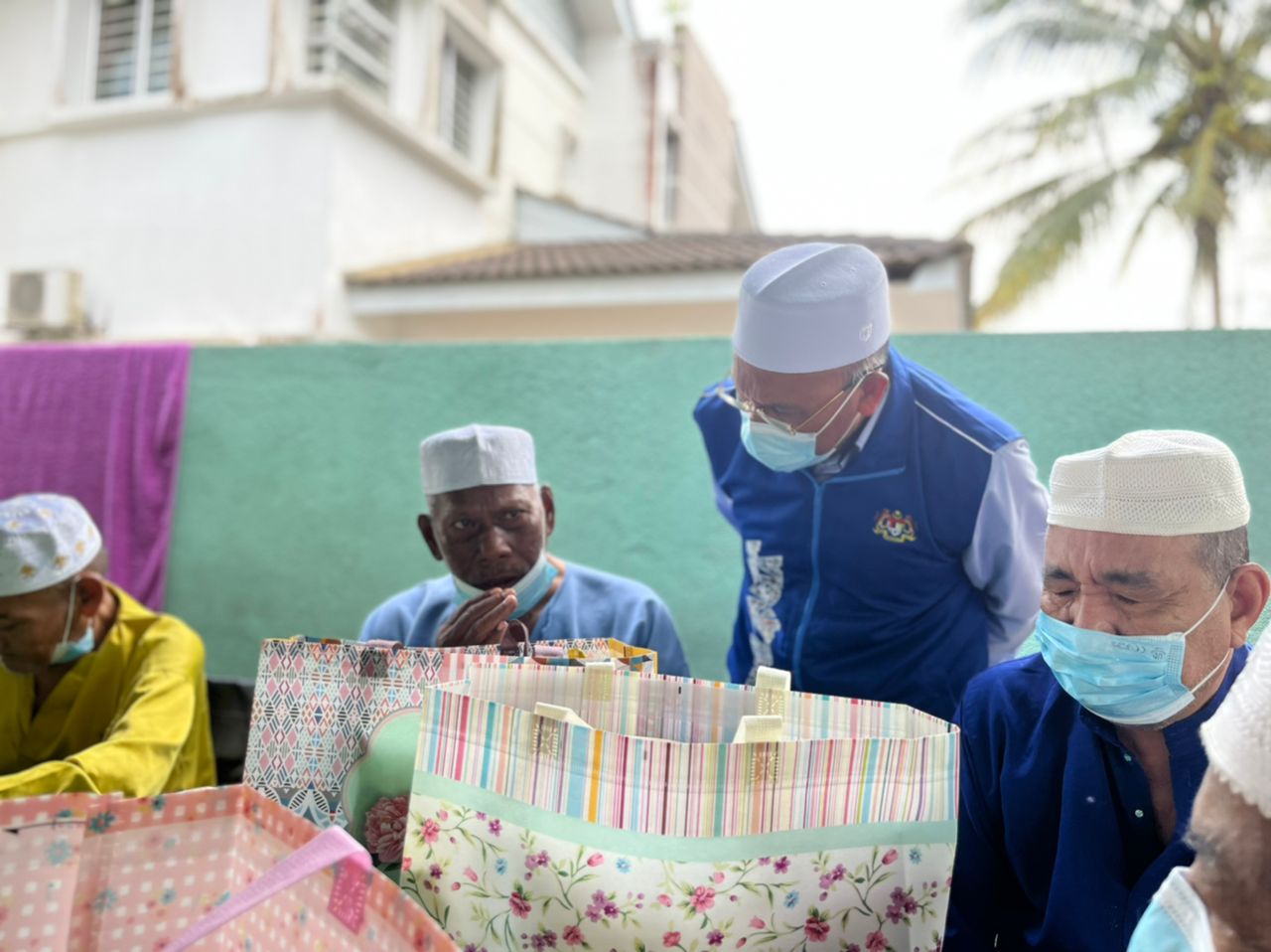 YBM Menyantuni Pusat Jagaan Warga Emas Di Semenyih 5