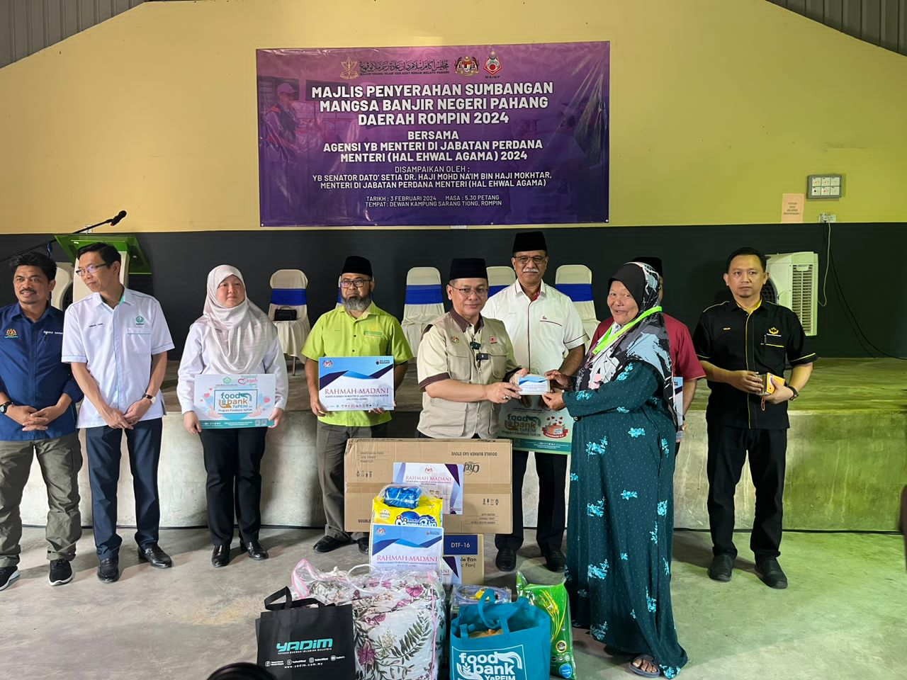 Menyantuni Mangsa Banjir Di Pekan dan Rompin 05