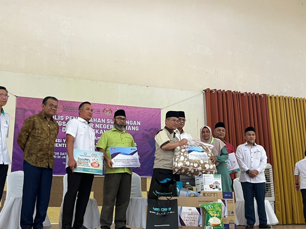 Menyantuni Mangsa Banjir Di Pekan dan Rompin 07