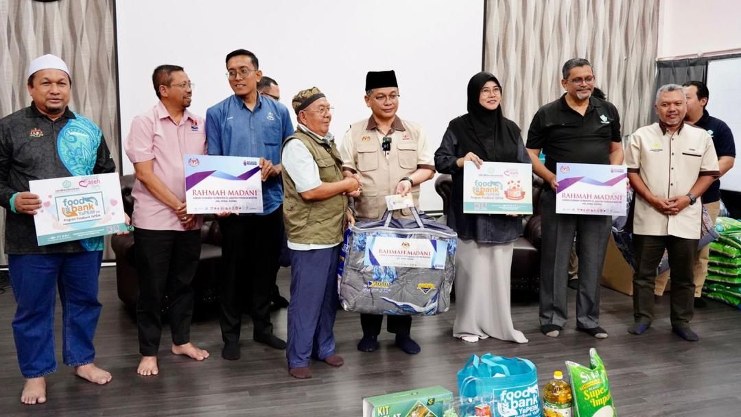 Santuni Mangsa Banjir Di Pahang 1