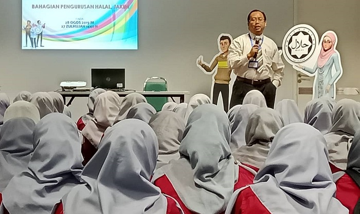 Lawatan Ilmiah Penuntut Sekolah Menengah Sains Seri Puteri 6