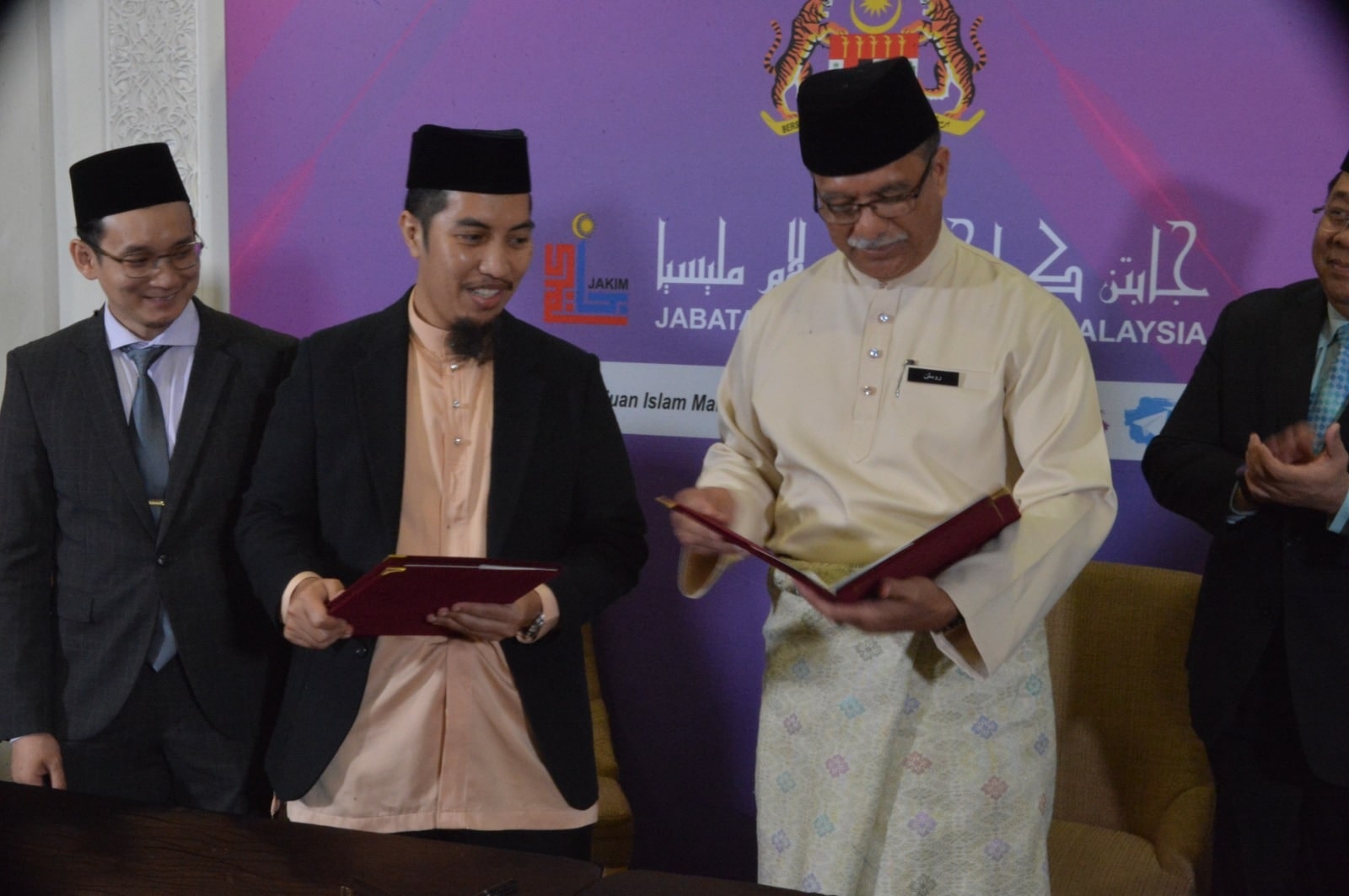 Majlis Menandatangani MoU antara JAKIM dan Mercy Mission Malaysia 7 min