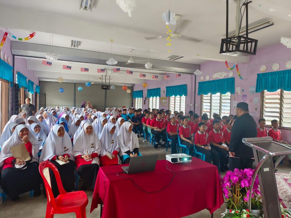 SEMINAR ISU SOSIAL DI SMA AL KHAIRIAH 2