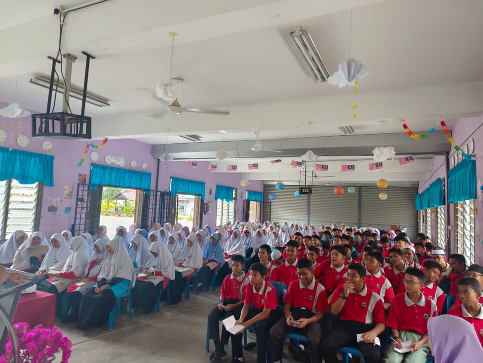 SEMINAR ISU SOSIAL DI SMA AL KHAIRIAH 4