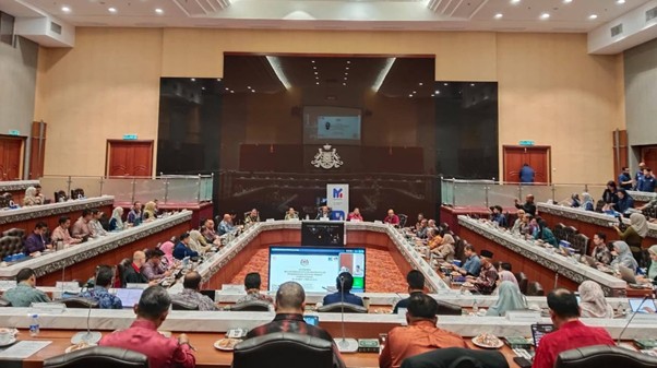 Pembentangan Kertas Cadangan Pelaksanaan SPPIM 01