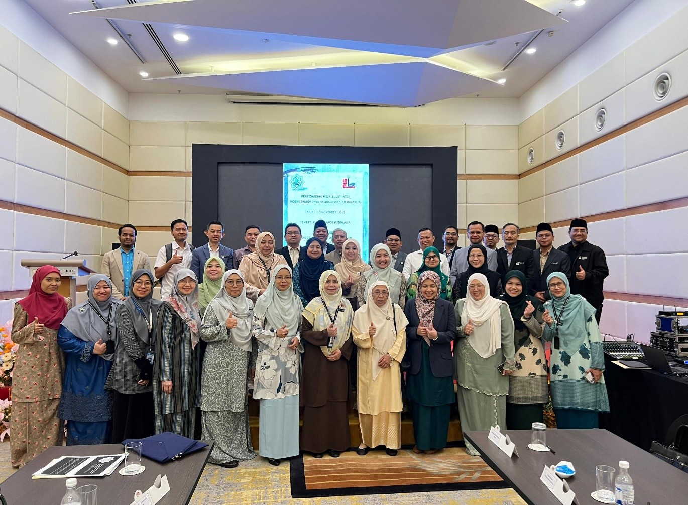 Persidangan Meja Bulat 02