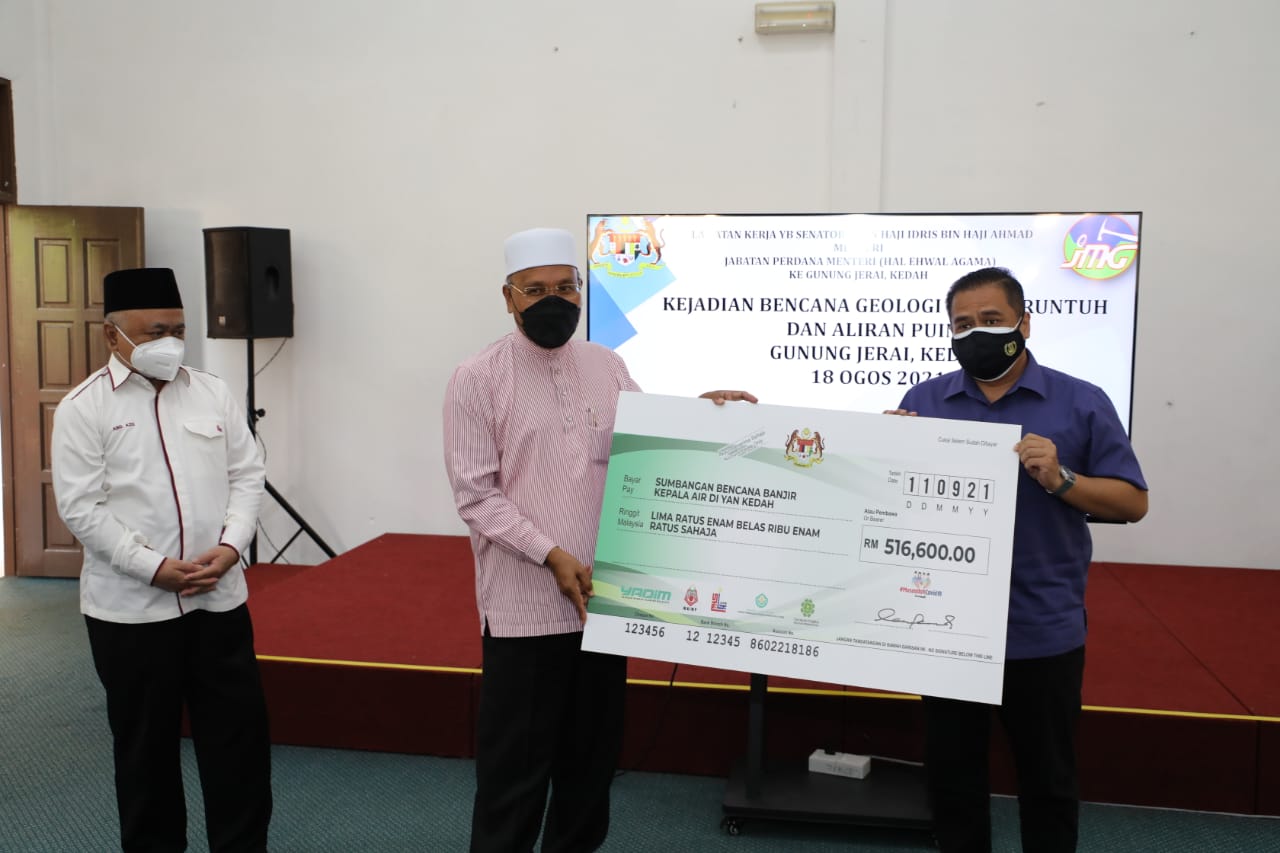 Program Sumbangan Bencana Banjir Bersama YBM Di Daerah Yan 3