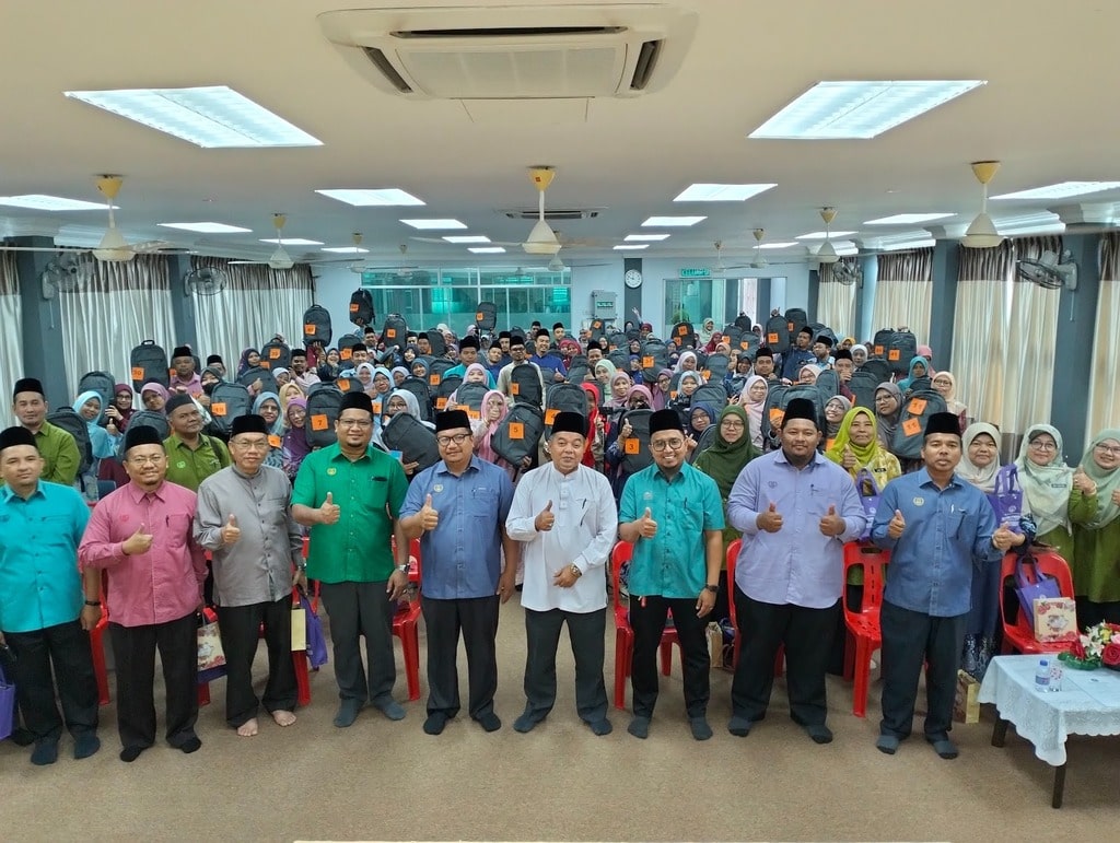 Penyerahan Komputer Riba Pusat KAFA Kedah 2023 1